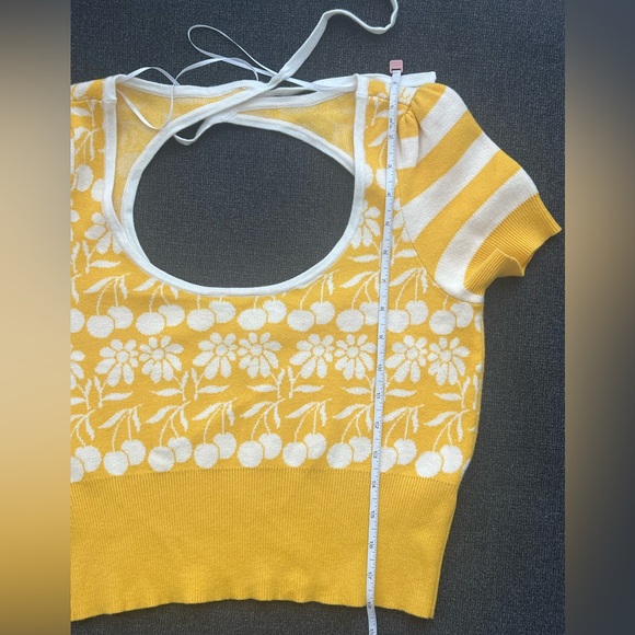 Maeve by Anthropologie Knit Floral  Cherry Pattern Crop Top Size XS Yellow White - Picture 11 of 13